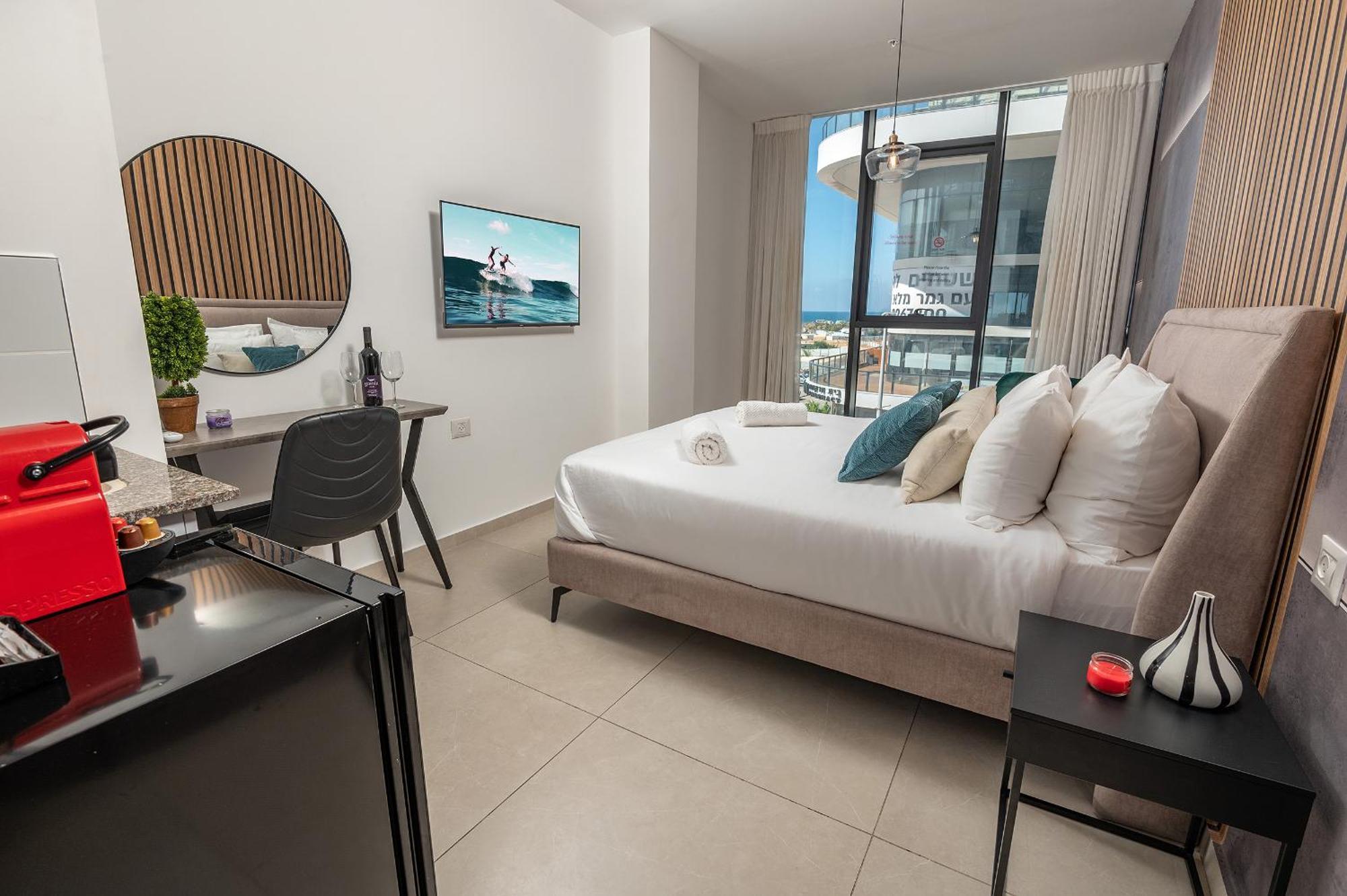 Hi-Yam Seaview Apartments & Suites - יש ממ"ד Bat Yam Exterior foto