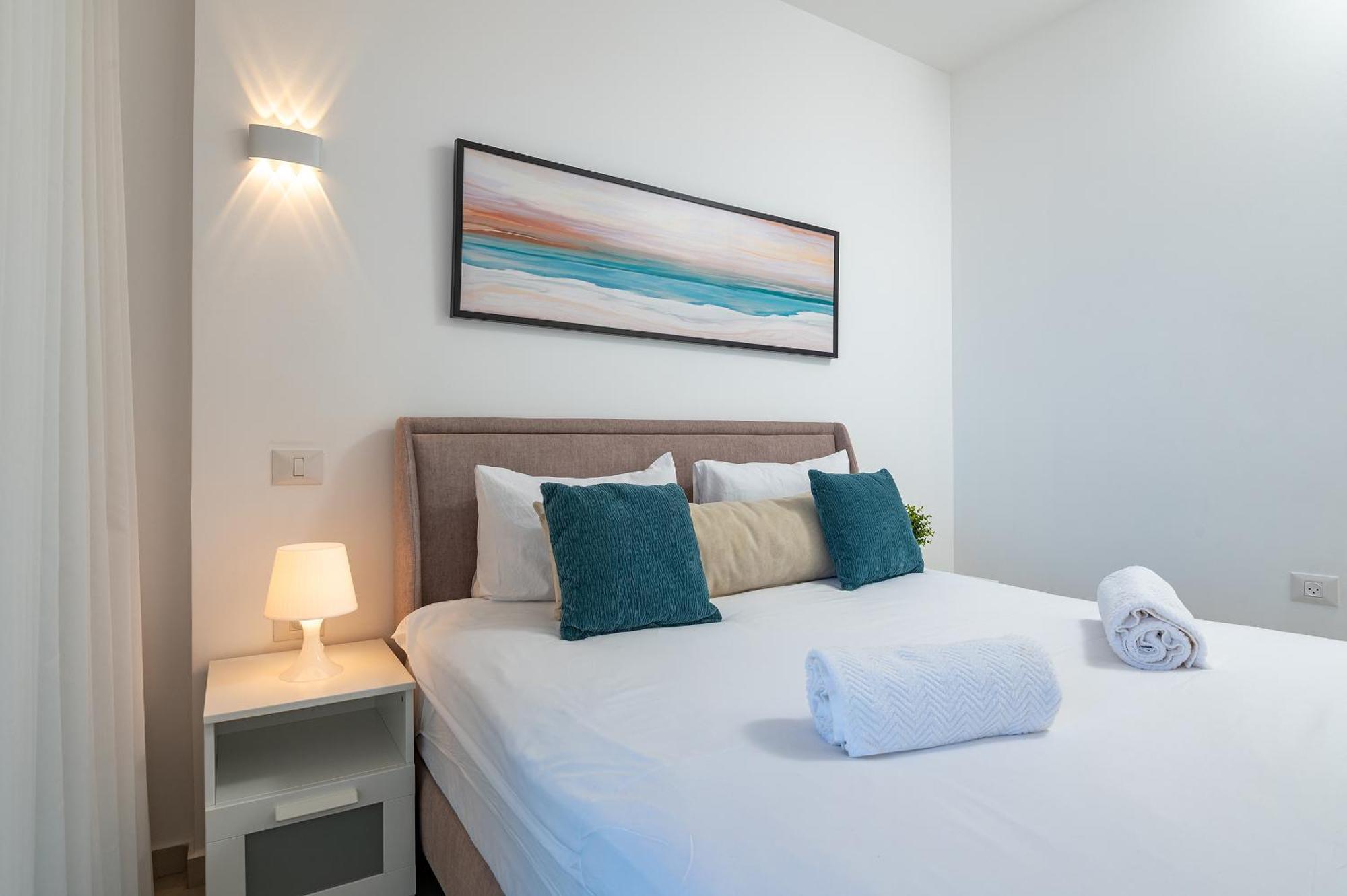 Hi-Yam Seaview Apartments & Suites - יש ממ"ד Bat Yam Habitación foto