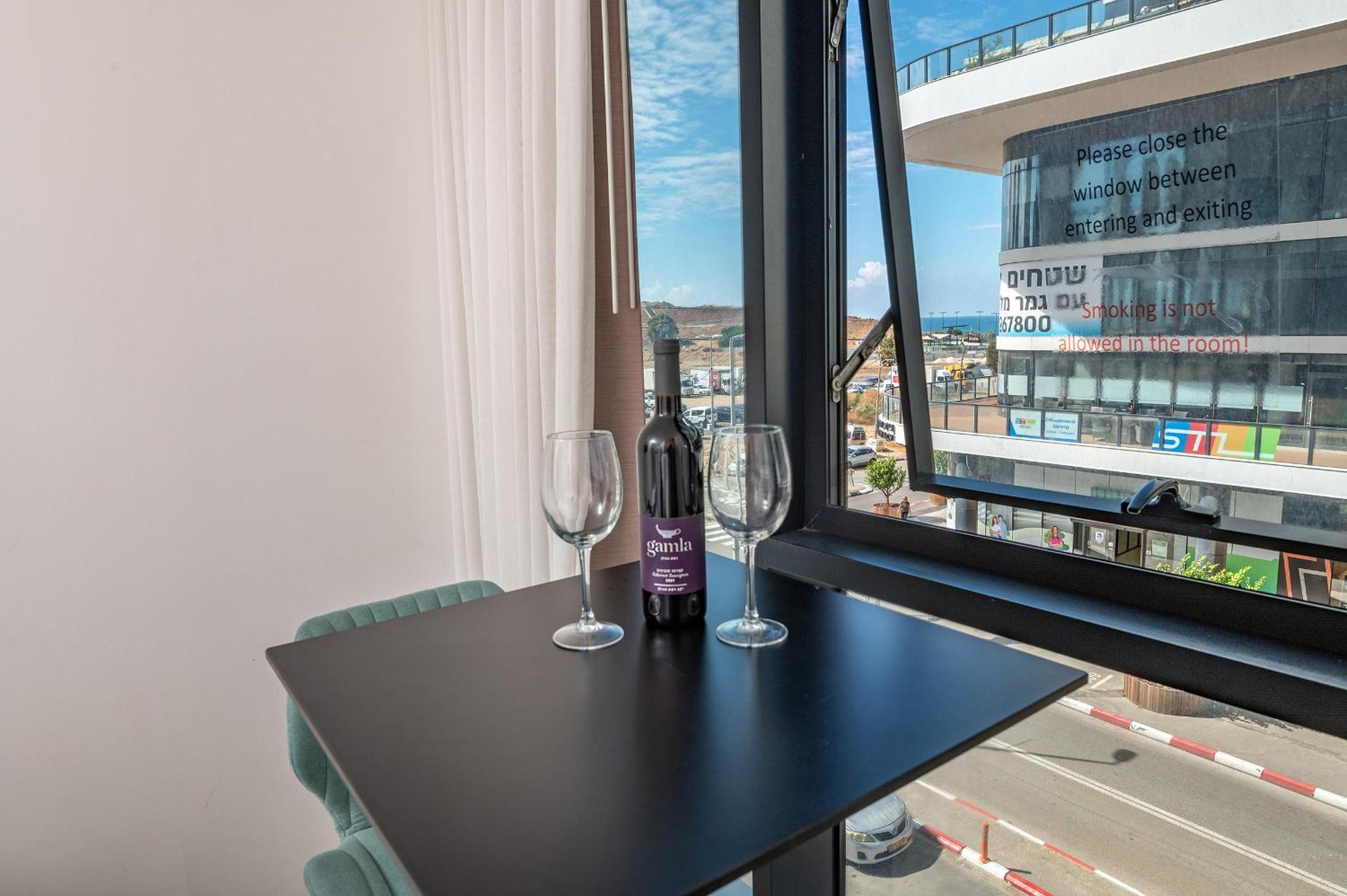Hi-Yam Seaview Apartments & Suites - יש ממ"ד Bat Yam Habitación foto