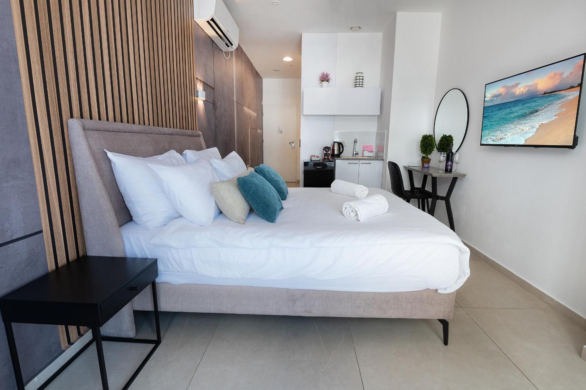 Hi-Yam Seaview Apartments & Suites - יש ממ"ד Bat Yam Habitación foto